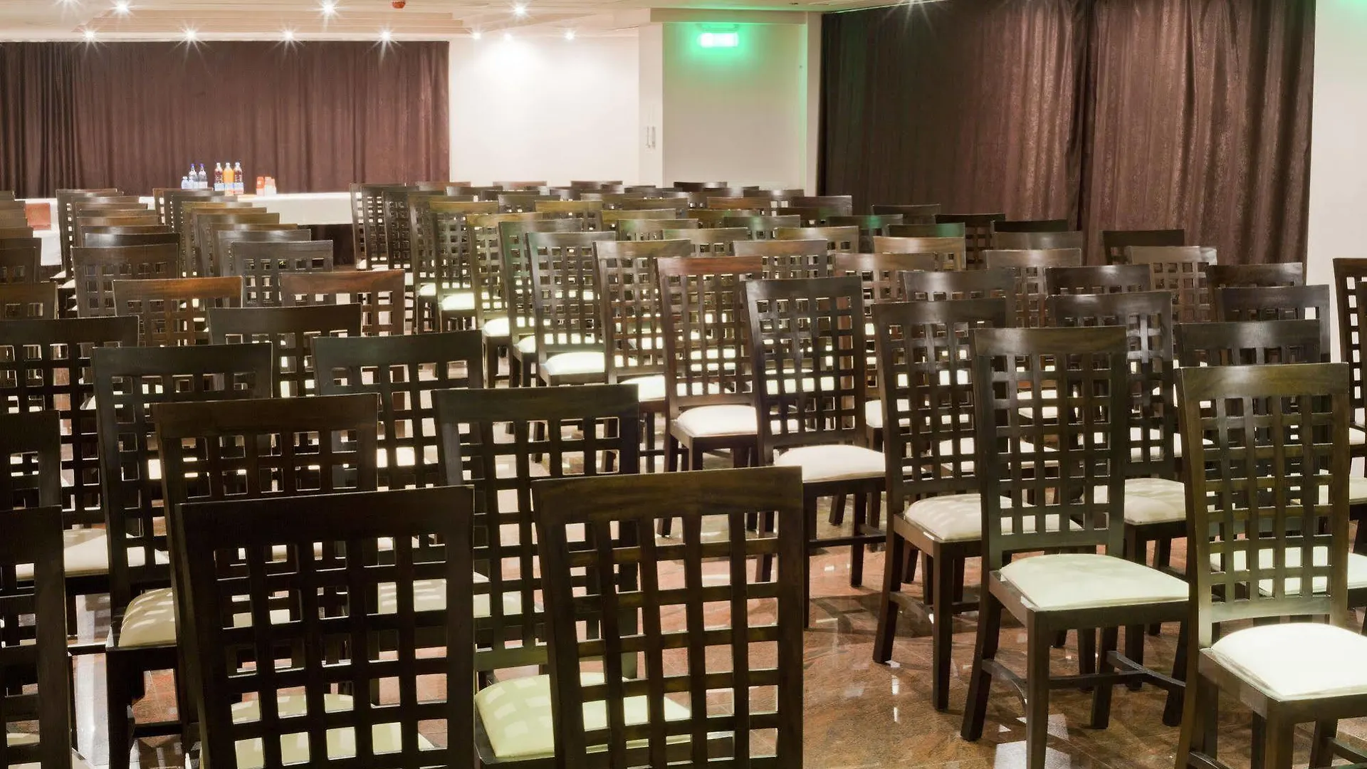 Hotel Yesterday بوخارست